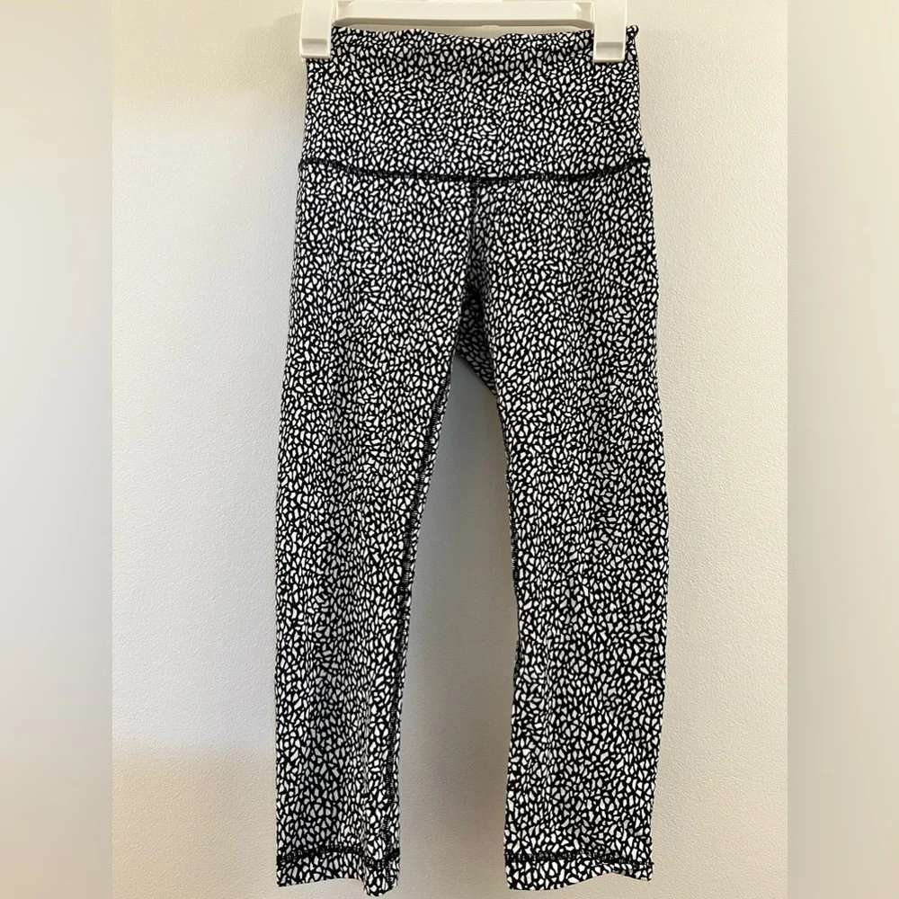 Lululemon Wunder Under Crop (Hi-Rise): Miss Mosaic e1.
